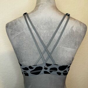 CRZ YOGA Gray & Black Leopard Print Strappy Back Sports Bra